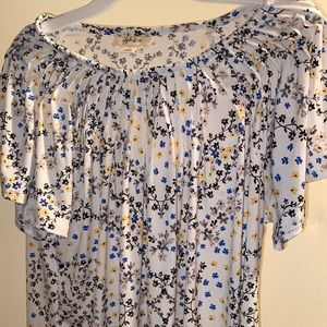 🌼women’s floral top!